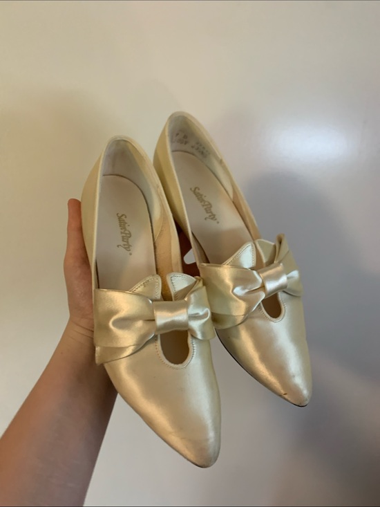 satin party Shoes - Vintage Satin Party Pointed-Toe Flats with Bow in Champagne